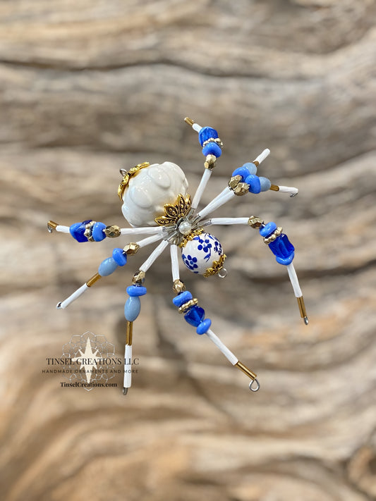 Decorative spider ornament resembling Porcelain 